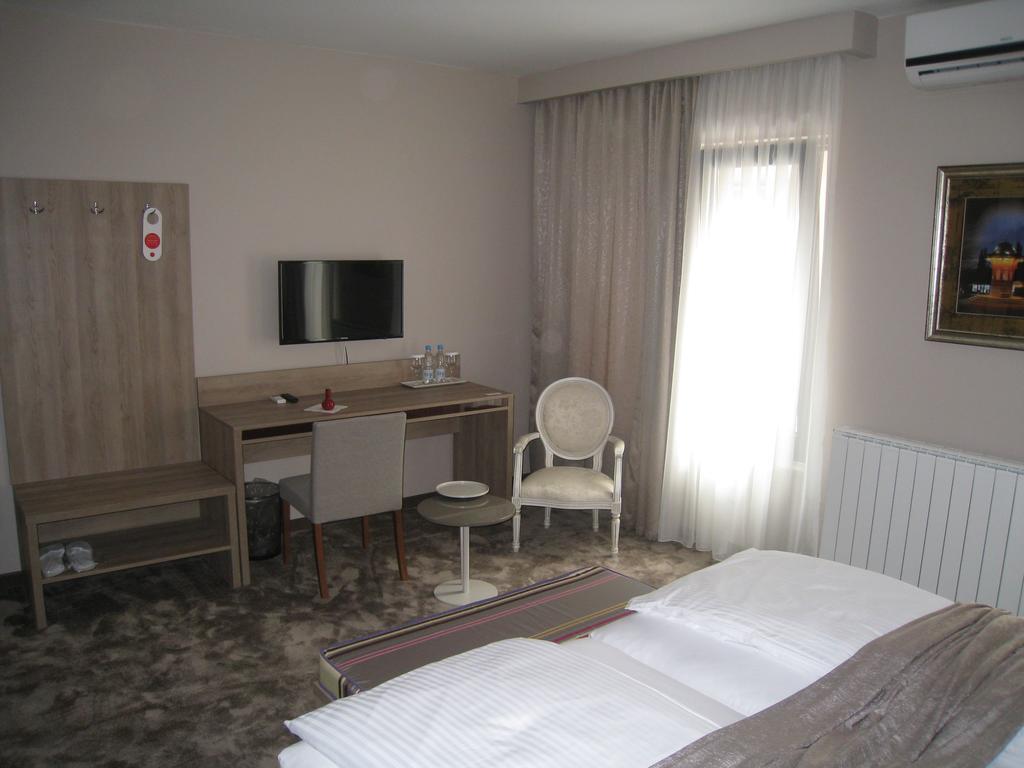 Vip Hotel 4*